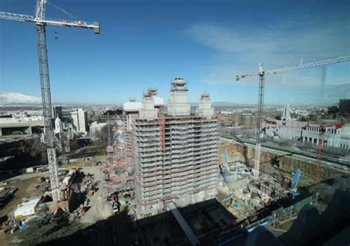 What temple groundbreakings, construction happened in 2022?